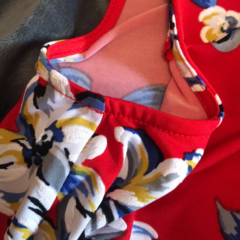 Fun red dress - Picture 4 of 4